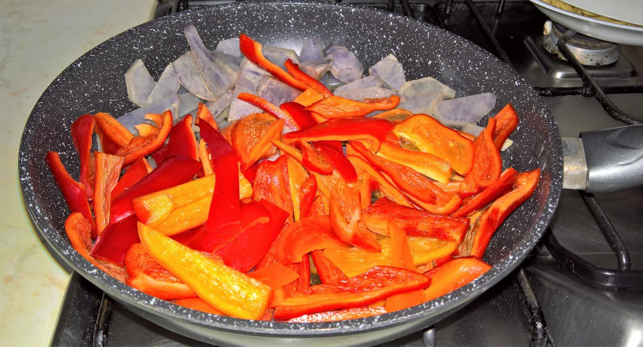 padellata di peperoni e patate viola